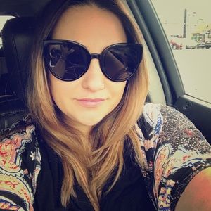 Diffeyewear penny frames in black with smoke lens